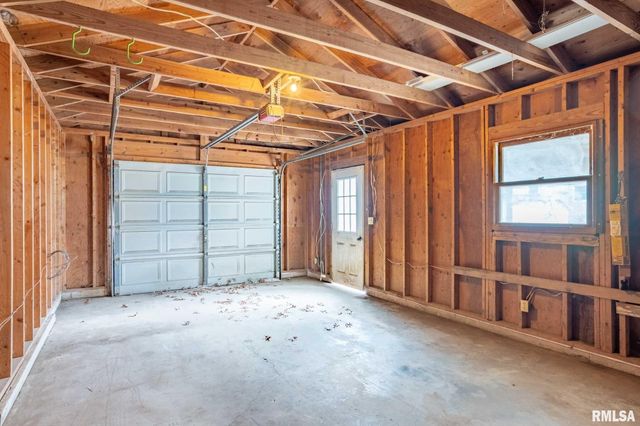 318 3RD Street, Marion, IL 62959