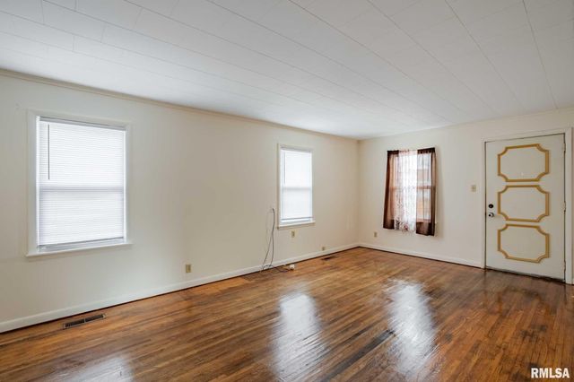 318 3RD Street, Marion, IL 62959