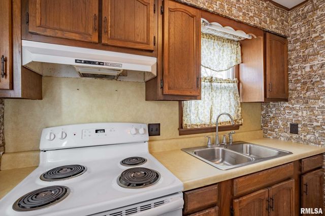 318 3RD Street, Marion, IL 62959