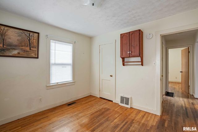 318 3RD Street, Marion, IL 62959