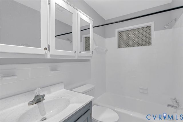 1928 Lake Rd, Lottsburg, VA 22511