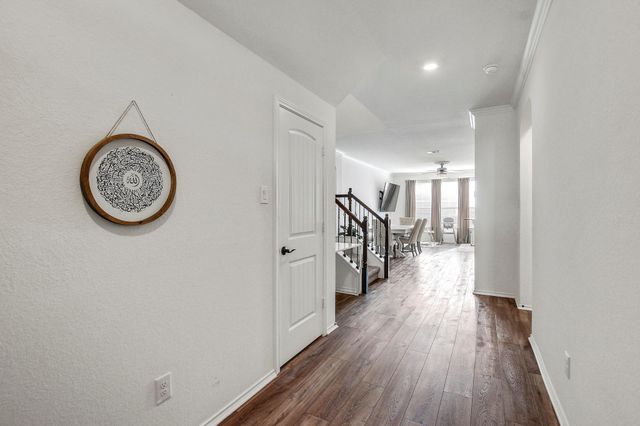 205 E Travers Stake TRL, Elgin, TX 78621