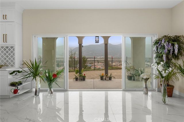 5591 N Pinnacle, San Bernardino, CA 92407