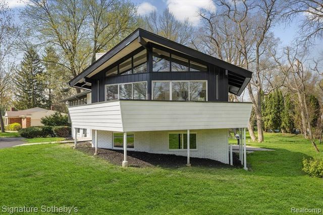 6895 Dublin Fair Road, Troy, MI 48098