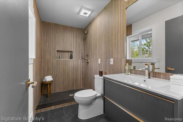 6895 Dublin Fair Road, Troy, MI 48098