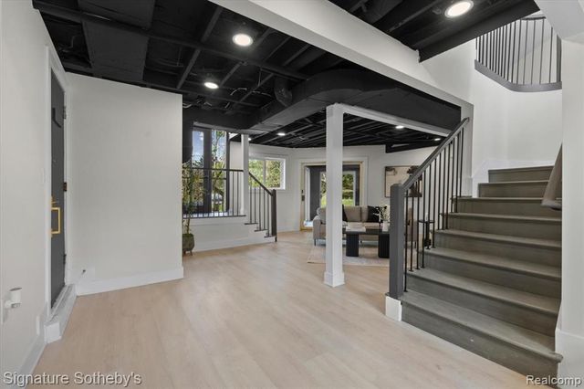 6895 Dublin Fair Road, Troy, MI 48098