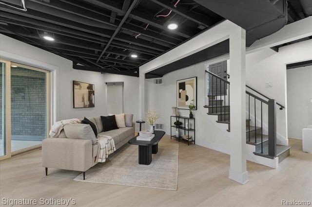 6895 Dublin Fair Road, Troy, MI 48098