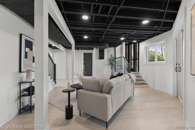 6895 Dublin Fair Road, Troy, MI 48098