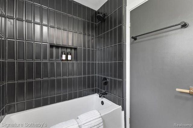 6895 Dublin Fair Road, Troy, MI 48098