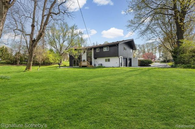 6895 Dublin Fair Road, Troy, MI 48098