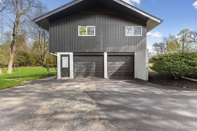 6895 Dublin Fair Road, Troy, MI 48098