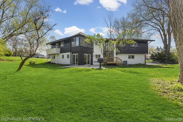6895 Dublin Fair Road, Troy, MI 48098