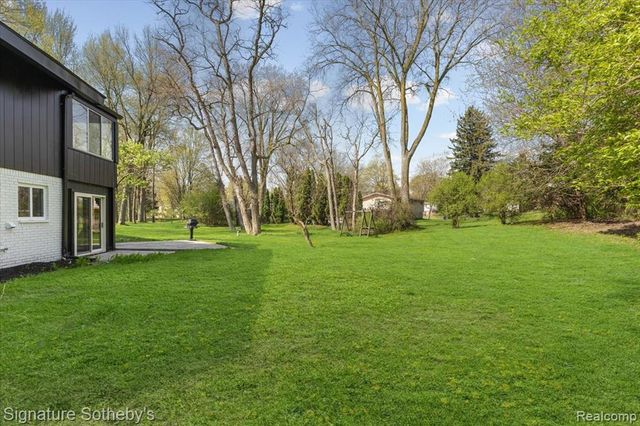 6895 Dublin Fair Road, Troy, MI 48098