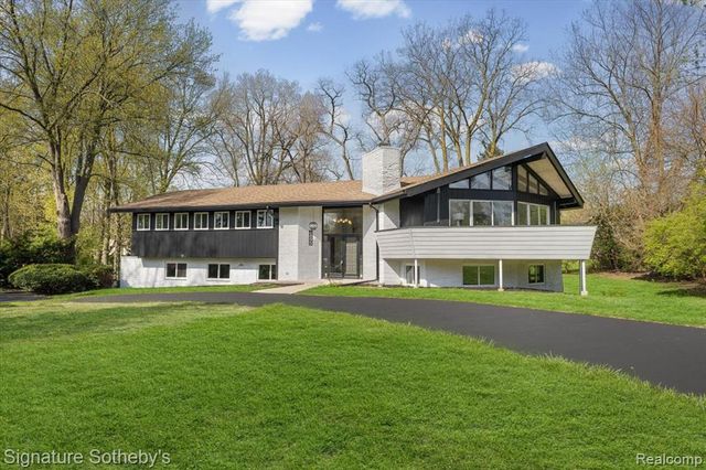 6895 Dublin Fair Road, Troy, MI 48098