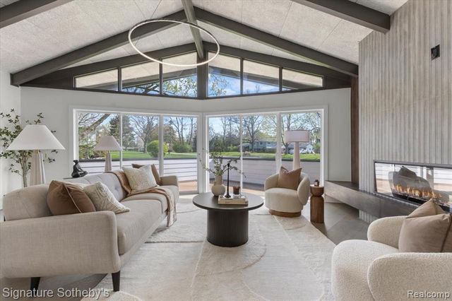 6895 Dublin Fair Road, Troy, MI 48098