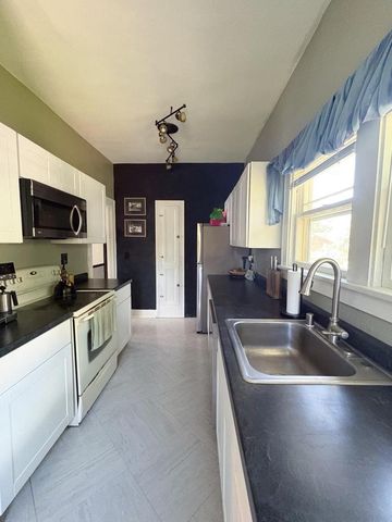 136 W Wabash AVENUE, Waukesha, WI 53186