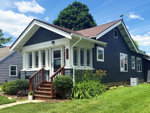 136 W Wabash AVENUE, Waukesha, WI 53186