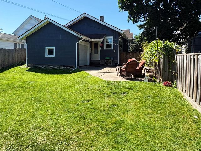 136 W Wabash AVENUE, Waukesha, WI 53186