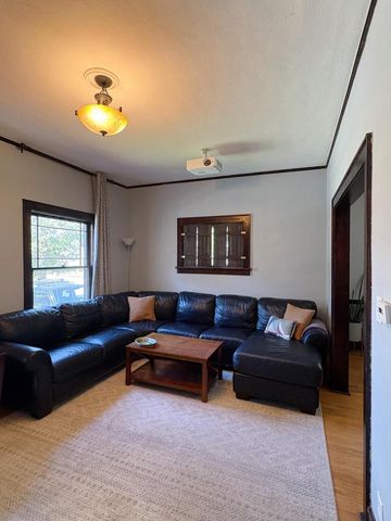 136 W Wabash AVENUE, Waukesha, WI 53186