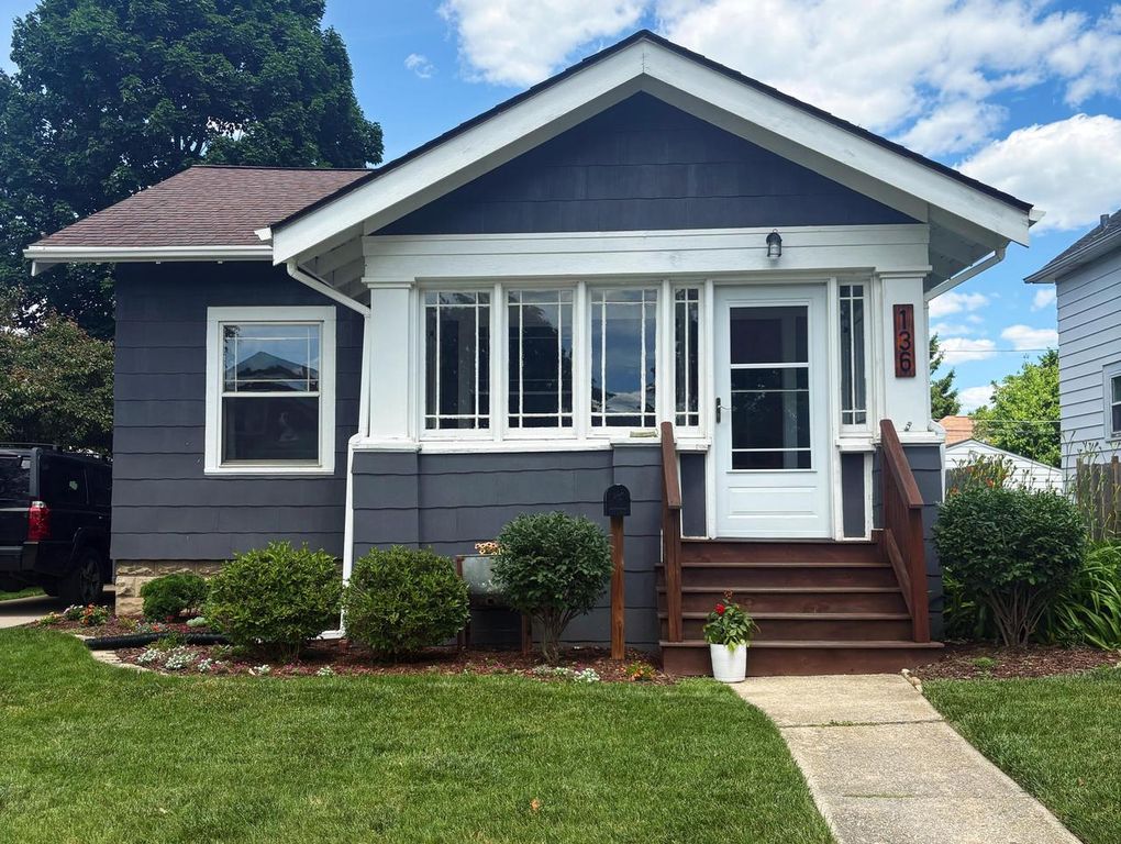 136 W Wabash AVENUE, Waukesha, WI 53186