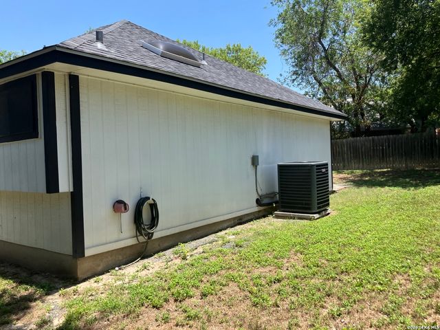 7702 Rohrdanz, Live Oak, TX 78233