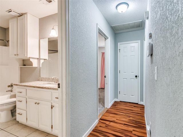908 SE 38th Street, Moore, OK 73160
