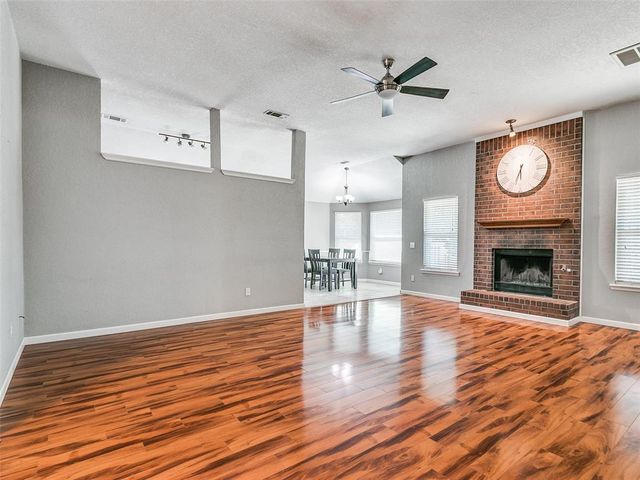 908 SE 38th Street, Moore, OK 73160