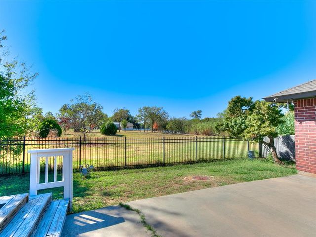 908 SE 38th Street, Moore, OK 73160