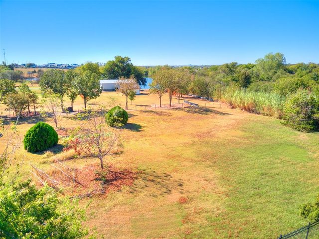 908 SE 38th Street, Moore, OK 73160