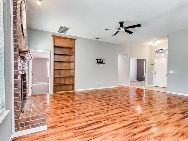 908 SE 38th Street, Moore, OK 73160