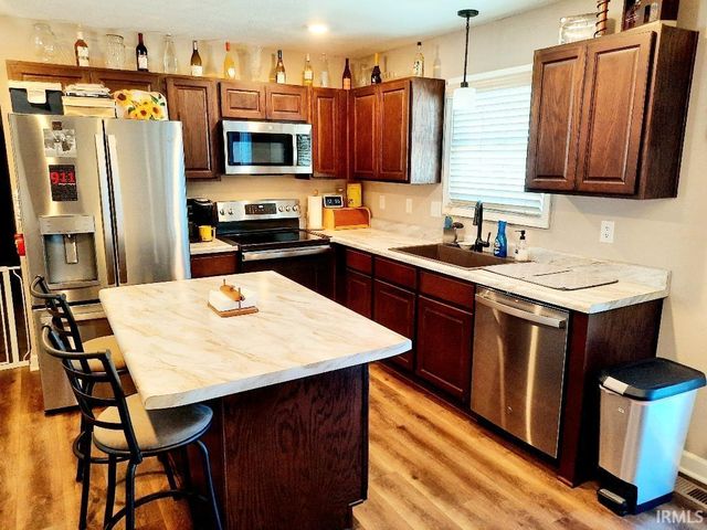 1817 N Lake Forest Drive, Yorktown, IN 47396