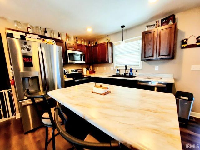 1817 N Lake Forest Drive, Yorktown, IN 47396