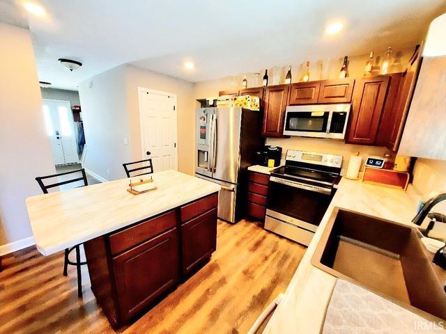 1817 N Lake Forest Drive, Yorktown, IN 47396