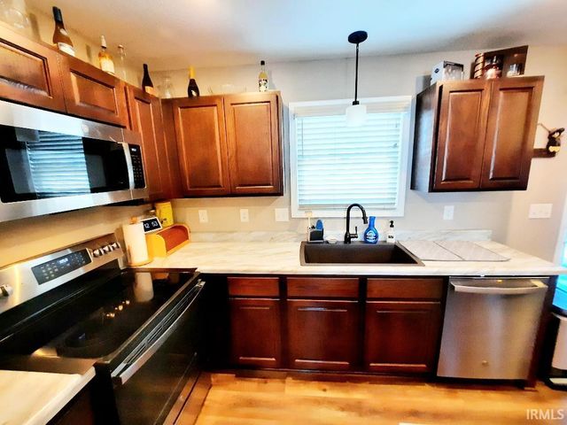 1817 N Lake Forest Drive, Yorktown, IN 47396