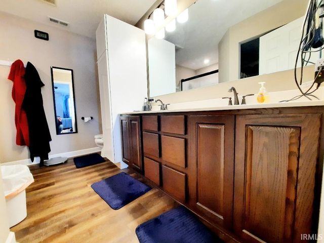 1817 N Lake Forest Drive, Yorktown, IN 47396