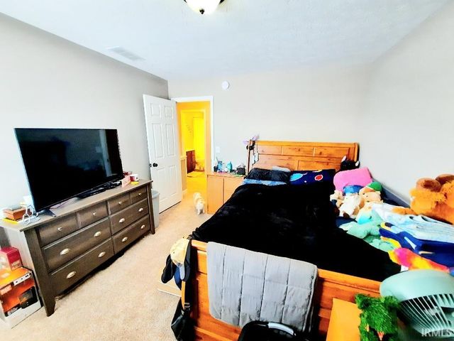 1817 N Lake Forest Drive, Yorktown, IN 47396