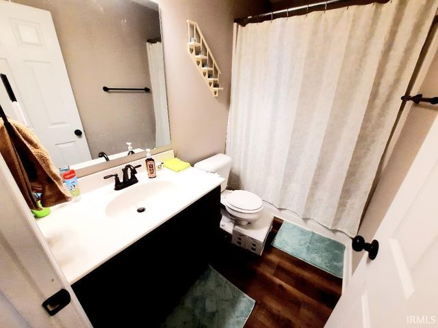 1817 N Lake Forest Drive, Yorktown, IN 47396