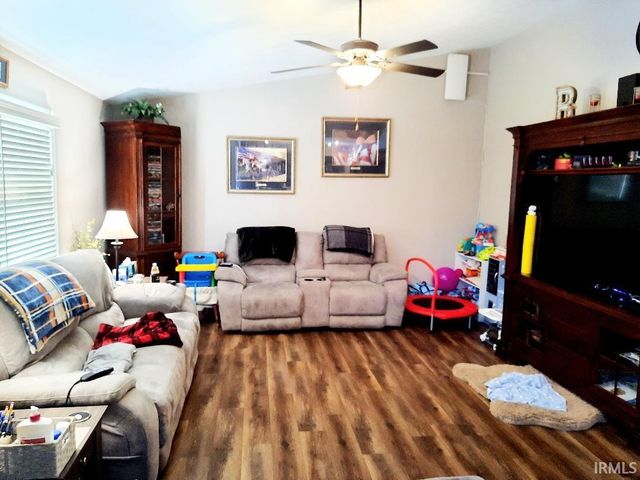 1817 N Lake Forest Drive, Yorktown, IN 47396