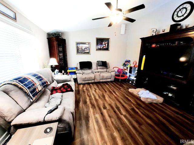 1817 N Lake Forest Drive, Yorktown, IN 47396