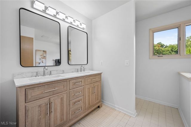 32560 Wintergreen Drive, Solon, OH 44139