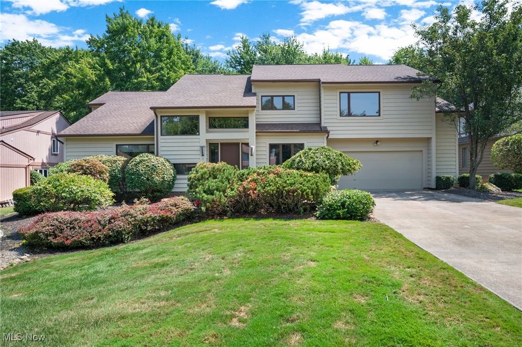 32560 Wintergreen Drive, Solon, OH 44139