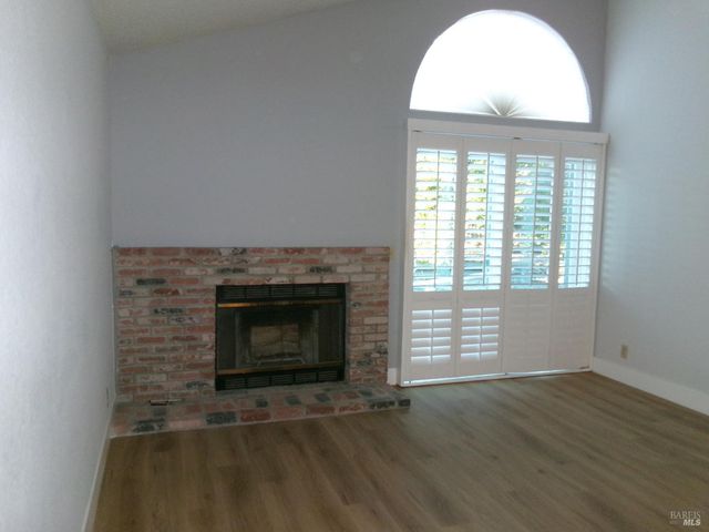 9453 Jessica Dr, Windsor, CA 95492