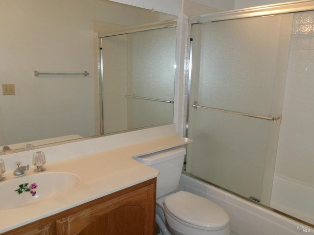 9453 Jessica Dr, Windsor, CA 95492