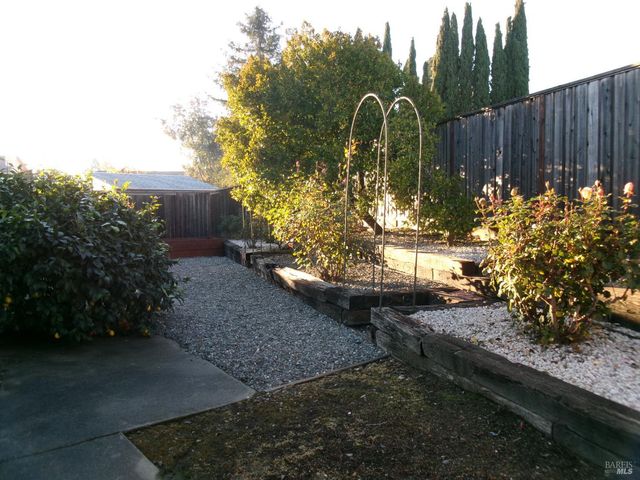 9453 Jessica Dr, Windsor, CA 95492