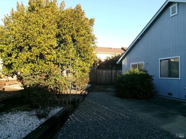 9453 Jessica Dr, Windsor, CA 95492