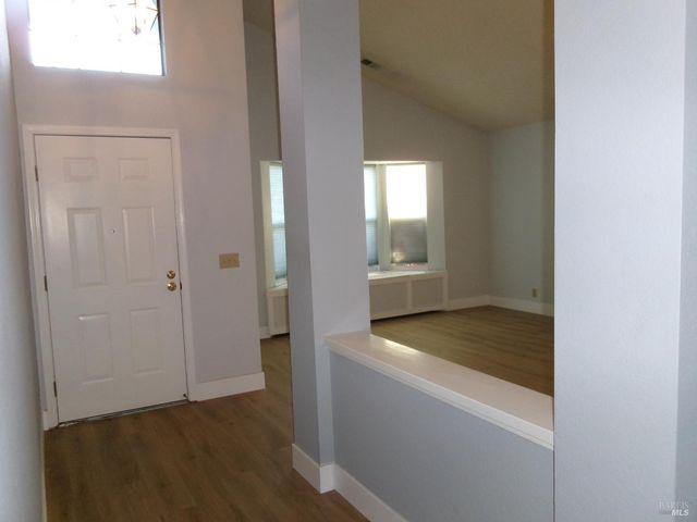 9453 Jessica Dr, Windsor, CA 95492