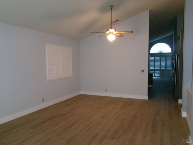 9453 Jessica Dr, Windsor, CA 95492