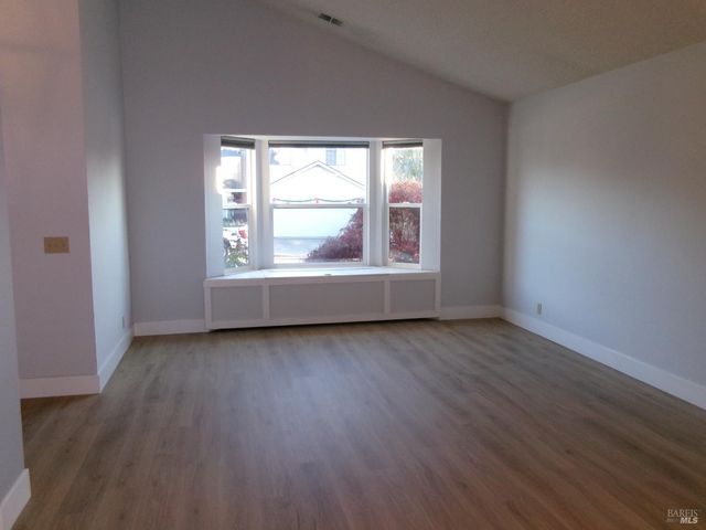 9453 Jessica Dr, Windsor, CA 95492