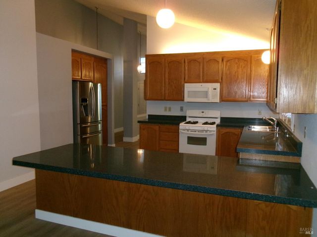 9453 Jessica Dr, Windsor, CA 95492