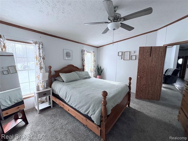 6054 Lapeer Road, Burton, MI 48509